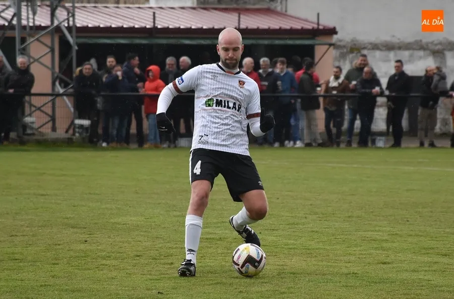 Foto 3 - Maza da otra victoria en el &uacute;nico remate de peligro del Ciudad Rodrigo en todo el partido