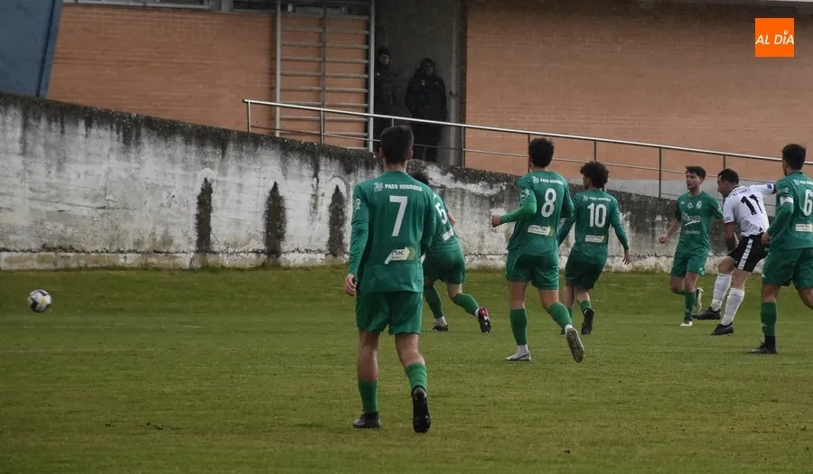 Foto 5 - Maza da otra victoria en el &uacute;nico remate de peligro del Ciudad Rodrigo en todo el partido
