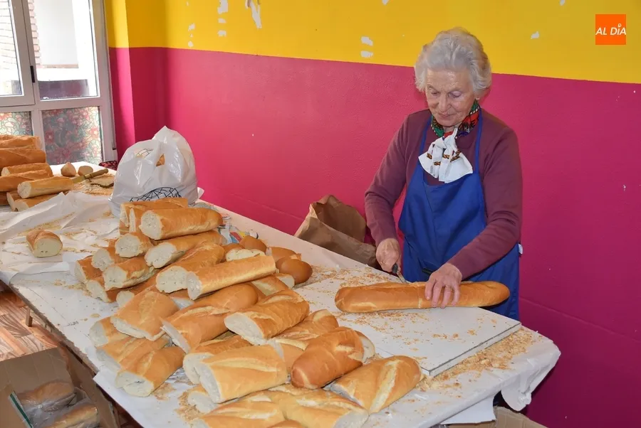 Foto 4 - La Operaci&oacute;n Bocata mantiene el nivel con 1.000 bocadillos pese a la fr&iacute;a jornada