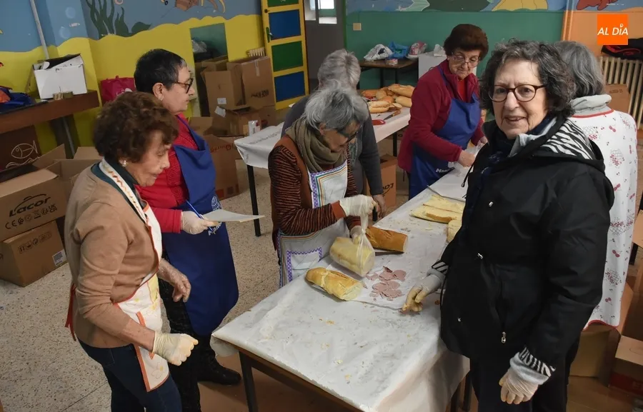 Foto 7 - La Operaci&oacute;n Bocata mantiene el nivel con 1.000 bocadillos pese a la fr&iacute;a jornada