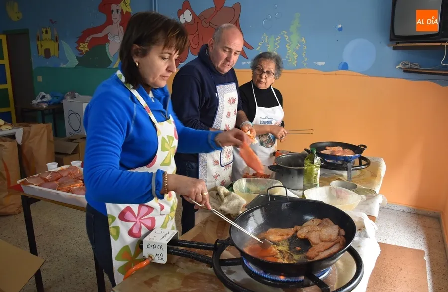 Foto 8 - La Operaci&oacute;n Bocata mantiene el nivel con 1.000 bocadillos pese a la fr&iacute;a jornada