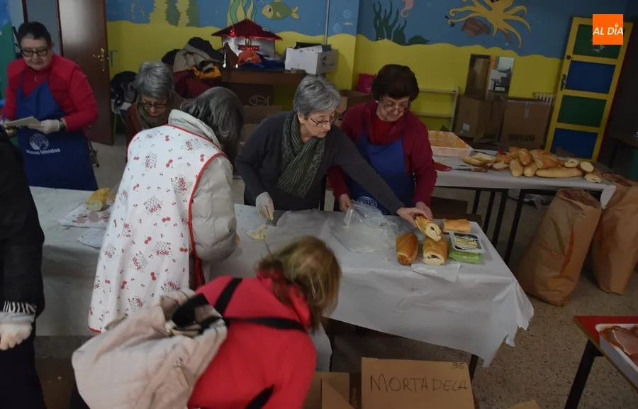 Foto 9 - La Operaci&oacute;n Bocata mantiene el nivel con 1.000 bocadillos pese a la fr&iacute;a jornada