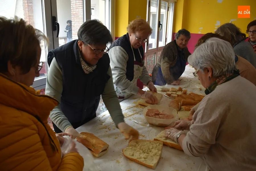 Foto 11 - La Operaci&oacute;n Bocata mantiene el nivel con 1.000 bocadillos pese a la fr&iacute;a jornada