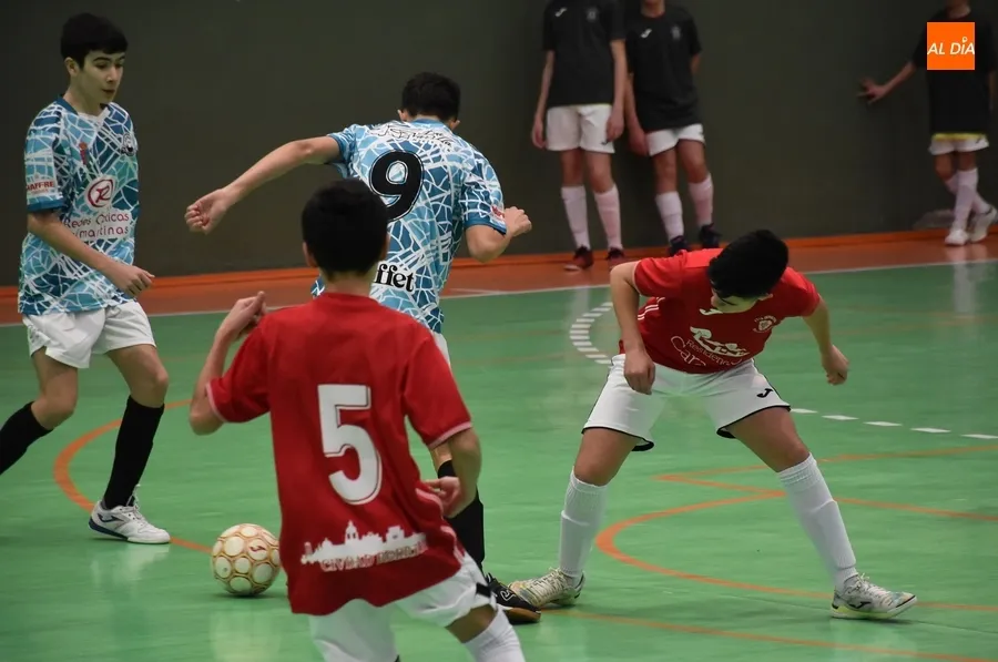 Foto 7 - &Eacute;pico empate en la &uacute;ltima jugada del Infantil B del III Columnas