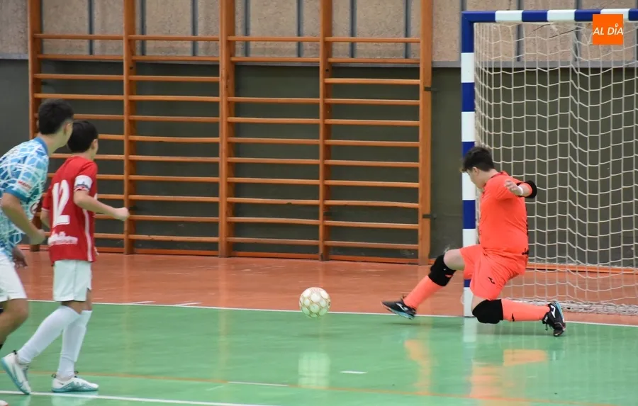 Foto 8 - &Eacute;pico empate en la &uacute;ltima jugada del Infantil B del III Columnas