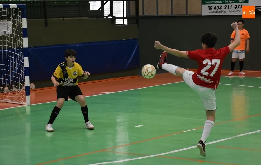 Foto 11 - &Eacute;pico empate en la &uacute;ltima jugada del Infantil B del III Columnas