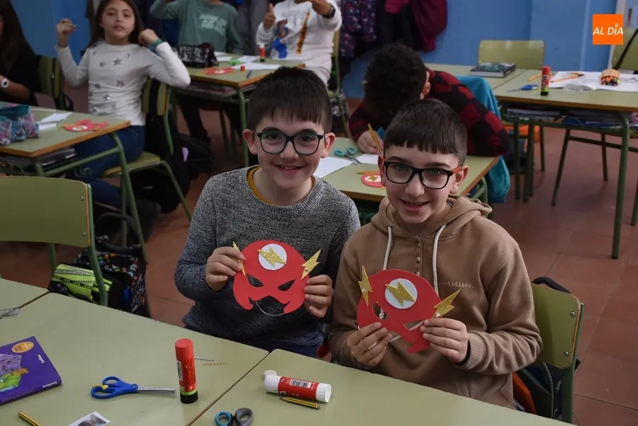 Foto 11 - Jos&eacute; Revilla y Javi P&aacute;ez doblan visita a San Francisco mientras los alumnos crean sus propias m&aacute;scaras
