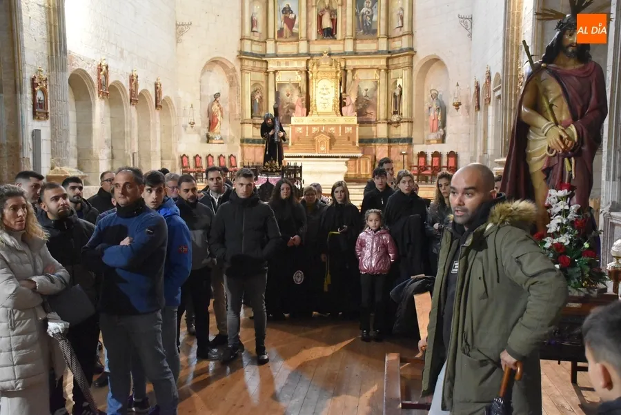 Foto 2 - La Cofrad&iacute;a del Nazareno lleva sus pasos hasta el Seminario tras cancelar su procesi&oacute;n