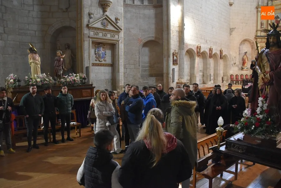 Foto 3 - La Cofrad&iacute;a del Nazareno lleva sus pasos hasta el Seminario tras cancelar su procesi&oacute;n