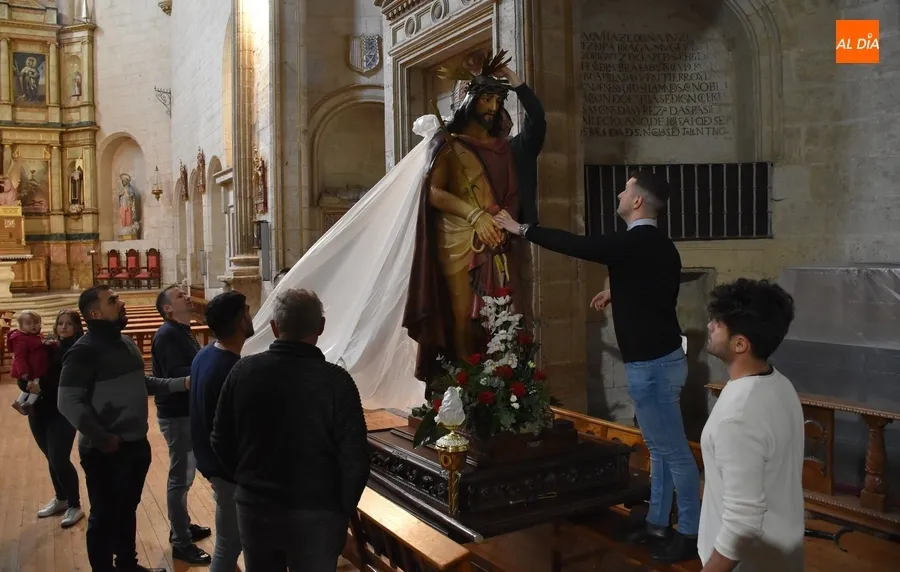 Foto 5 - La Cofrad&iacute;a del Nazareno lleva sus pasos hasta el Seminario tras cancelar su procesi&oacute;n