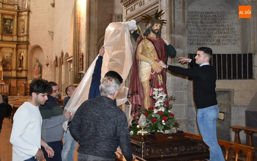 Foto 6 - La Cofrad&iacute;a del Nazareno lleva sus pasos hasta el Seminario tras cancelar su procesi&oacute;n