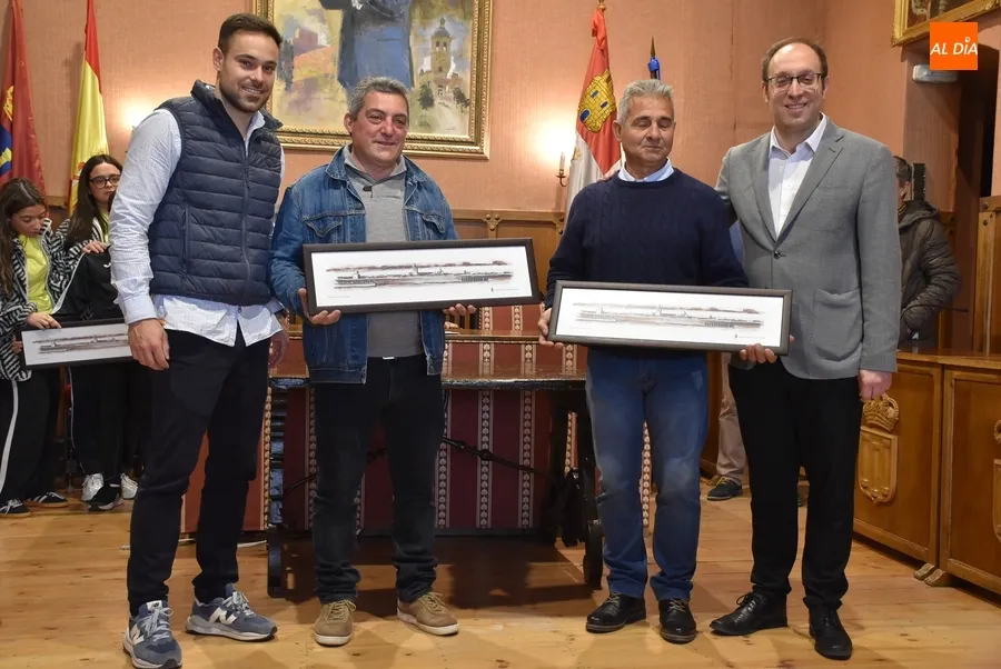 Foto 6 - Recibidos en el Ayuntamiento tres deportistas que han triunfado recientemente