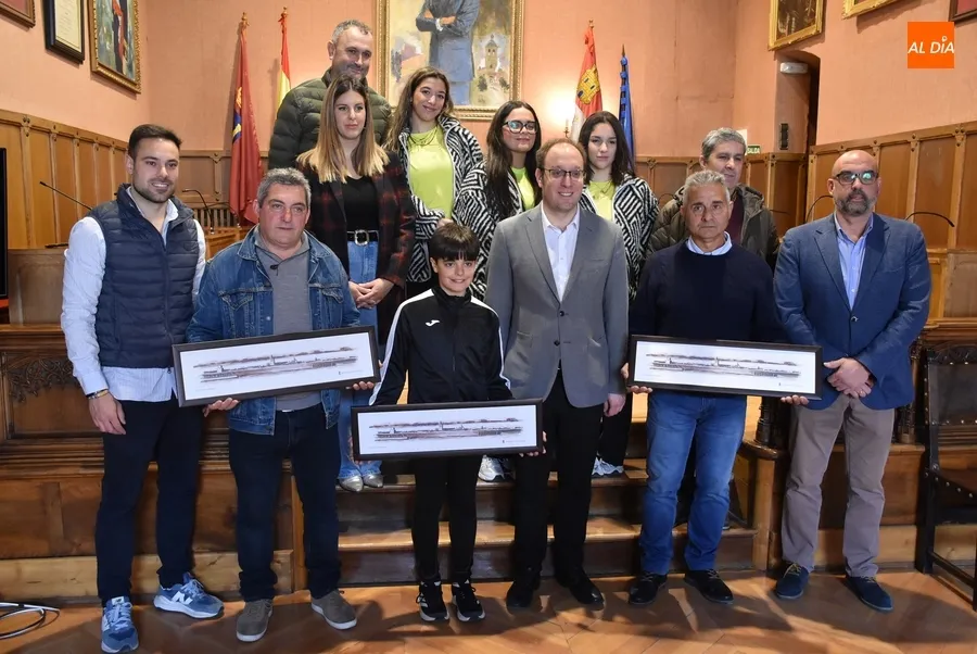 Foto 7 - Recibidos en el Ayuntamiento tres deportistas que han triunfado recientemente