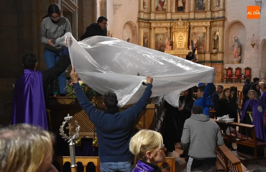 Foto 11 - La Cofrad&iacute;a del Nazareno lleva sus pasos hasta el Seminario tras cancelar su procesi&oacute;n