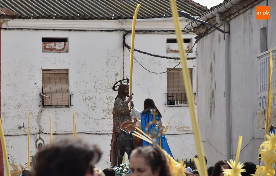 Foto 2 - El Reloj Suelto da la bienvenida a La Borriquilla en su llegada al centro hist&oacute;rico