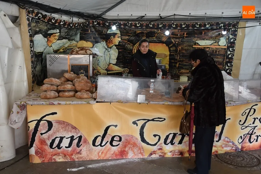 Últimas compras en el Mercado mientras se disfruta un poco de la Semana Santa en la calle