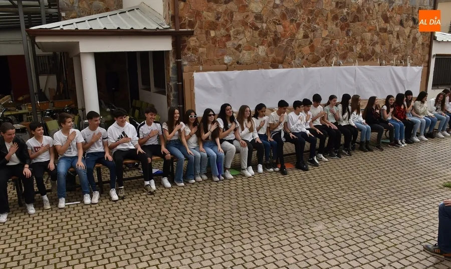 Foto 3 - El IES Tierra finaliza el trimestre con un &lsquo;concierto de primavera&rsquo; al aire libre