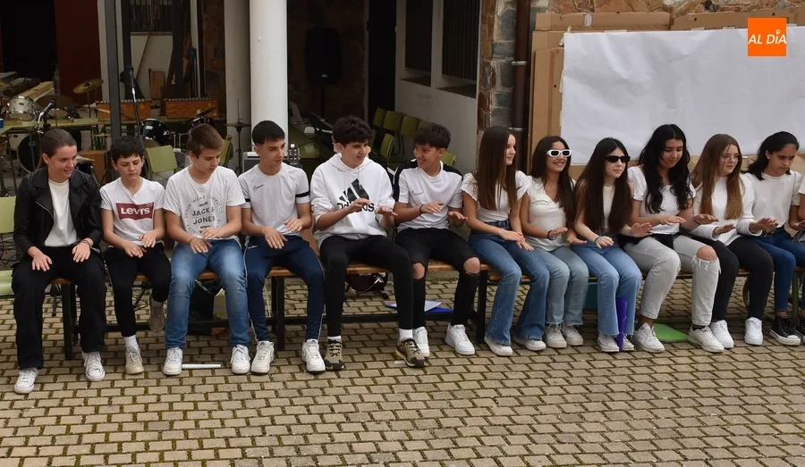 Foto 4 - El IES Tierra finaliza el trimestre con un &lsquo;concierto de primavera&rsquo; al aire libre