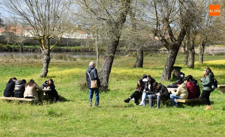 Foto 2 - El IES Fray Diego desarrolla a orillas del &Aacute;gueda un proyecto que une Delibes y naturaleza