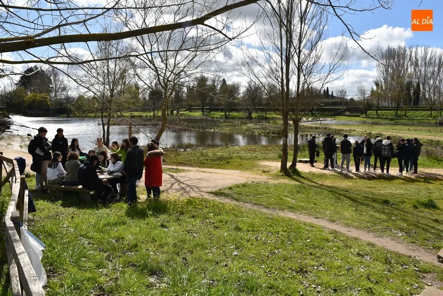Foto 5 - El IES Fray Diego desarrolla a orillas del &Aacute;gueda un proyecto que une Delibes y naturaleza
