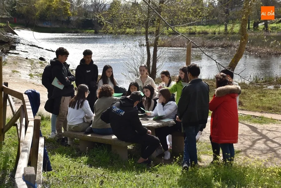 Foto 6 - El IES Fray Diego desarrolla a orillas del &Aacute;gueda un proyecto que une Delibes y naturaleza