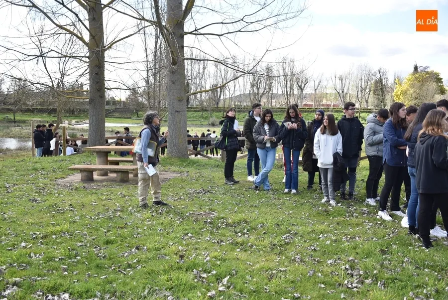 Foto 8 - El IES Fray Diego desarrolla a orillas del &Aacute;gueda un proyecto que une Delibes y naturaleza