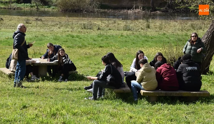 Foto 11 - El IES Fray Diego desarrolla a orillas del &Aacute;gueda un proyecto que une Delibes y naturaleza