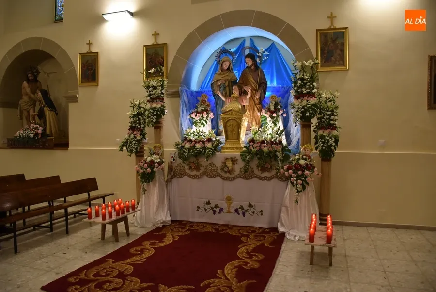 Foto 4 - Un reba&ntilde;o de ovejas sobresale en los trabajados Monumentos de las iglesias mirobrigenses