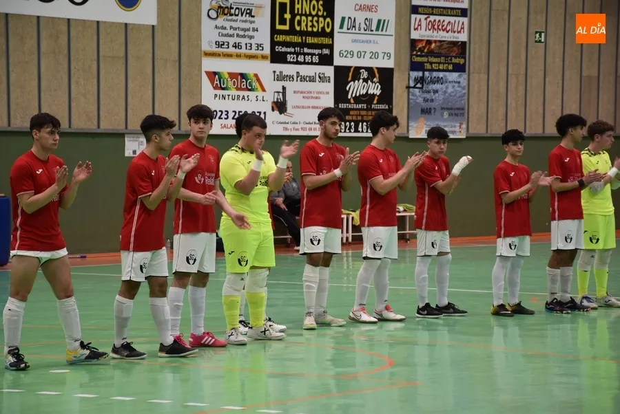 Foto 2 - El l&iacute;der de la Divisi&oacute;n Honor Juvenil impone su ley ante un III Columnas con buenas fases