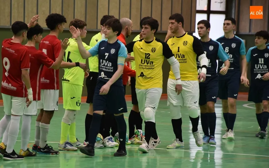 Foto 4 - El l&iacute;der de la Divisi&oacute;n Honor Juvenil impone su ley ante un III Columnas con buenas fases
