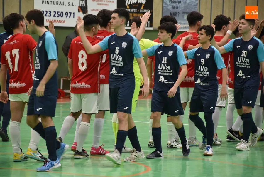 Foto 5 - El l&iacute;der de la Divisi&oacute;n Honor Juvenil impone su ley ante un III Columnas con buenas fases