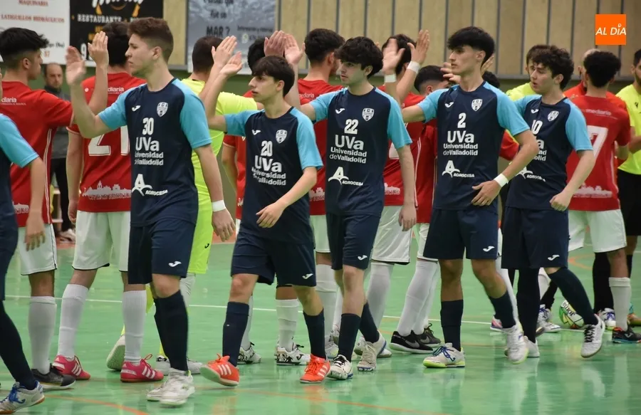 Foto 6 - El l&iacute;der de la Divisi&oacute;n Honor Juvenil impone su ley ante un III Columnas con buenas fases