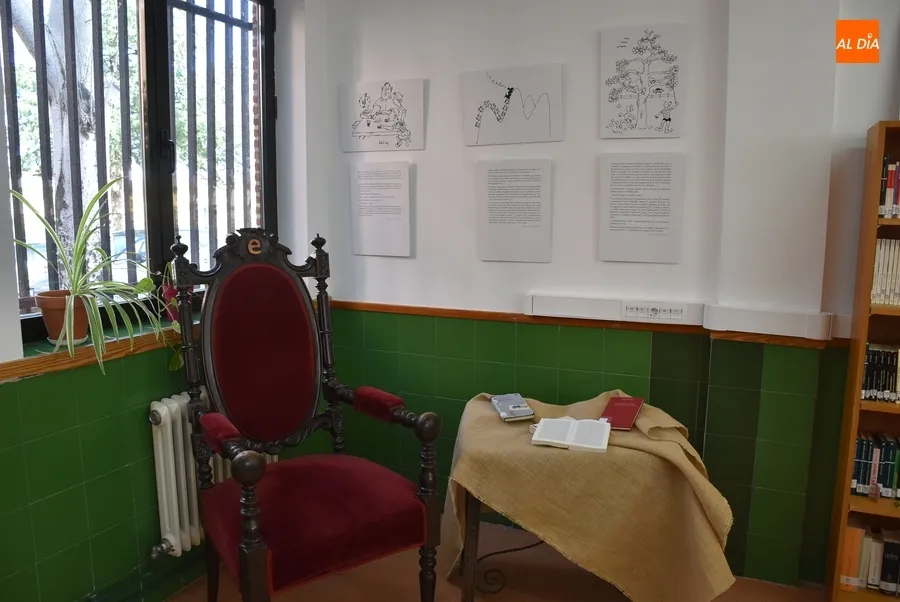 Foto 2 - La Biblioteca del IES Fray Diego recibe una exposici&oacute;n de ilustraciones de Miguel Delibes
