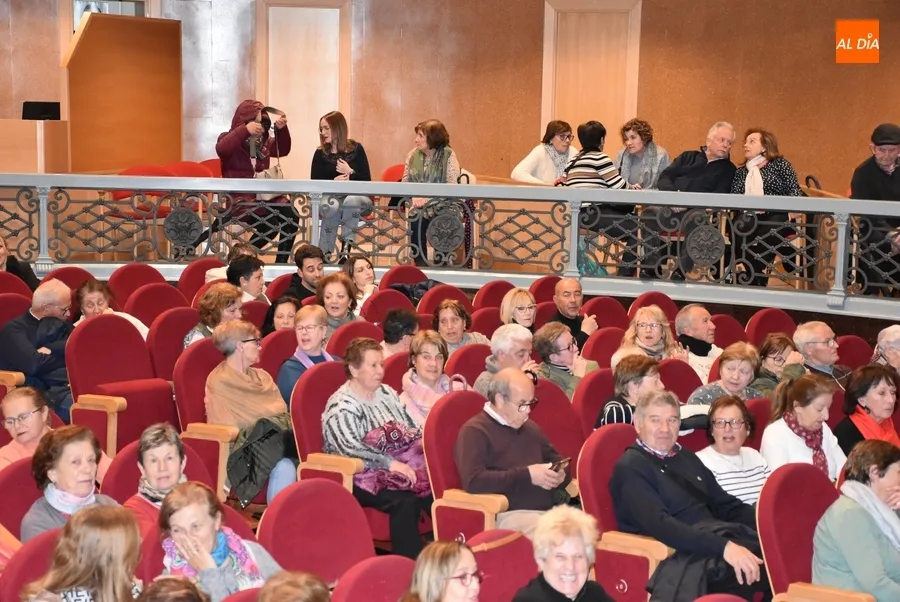 Foto 5 - Tarde de risas en el Teatro Nuevo gracias al grupo de teatro de Amanecer