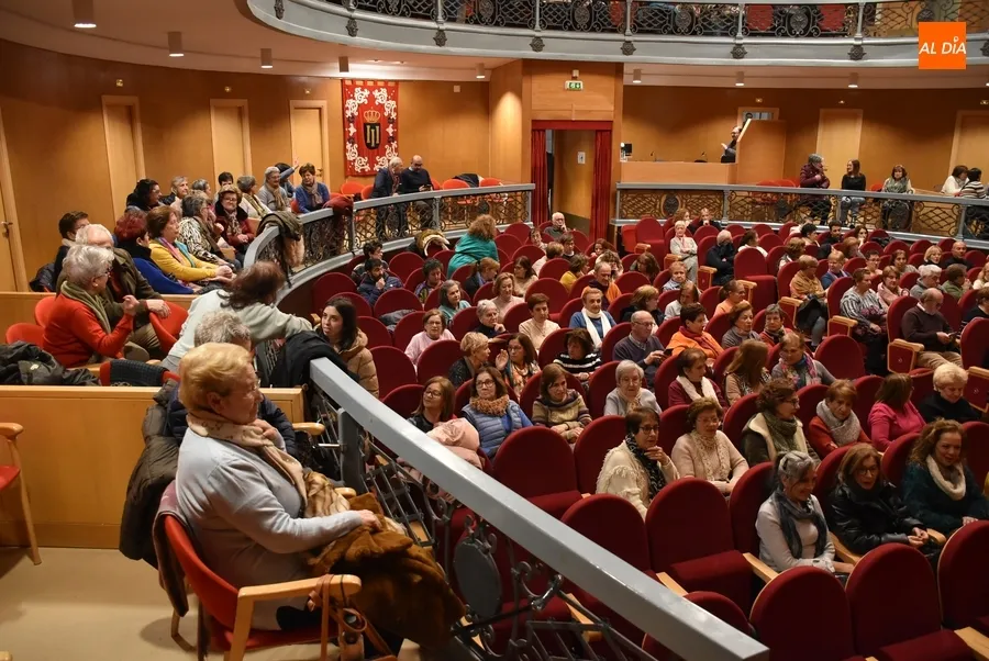 Foto 8 - Tarde de risas en el Teatro Nuevo gracias al grupo de teatro de Amanecer