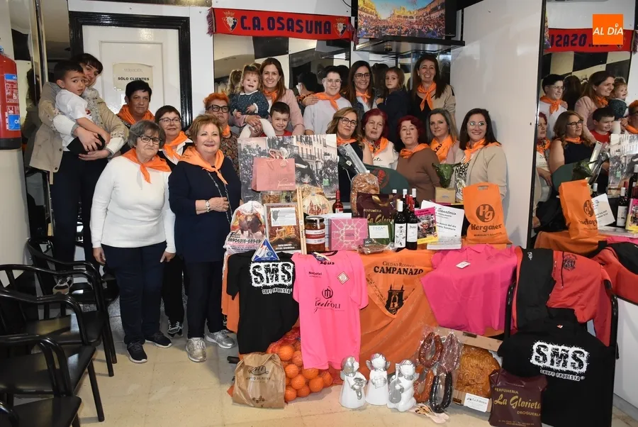 Foto 3 - Carnavaldeltoro.es entrega la Cesta del Antruejo a su amplio grupo de ganadoras