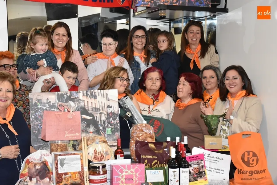 Foto 5 - Carnavaldeltoro.es entrega la Cesta del Antruejo a su amplio grupo de ganadoras
