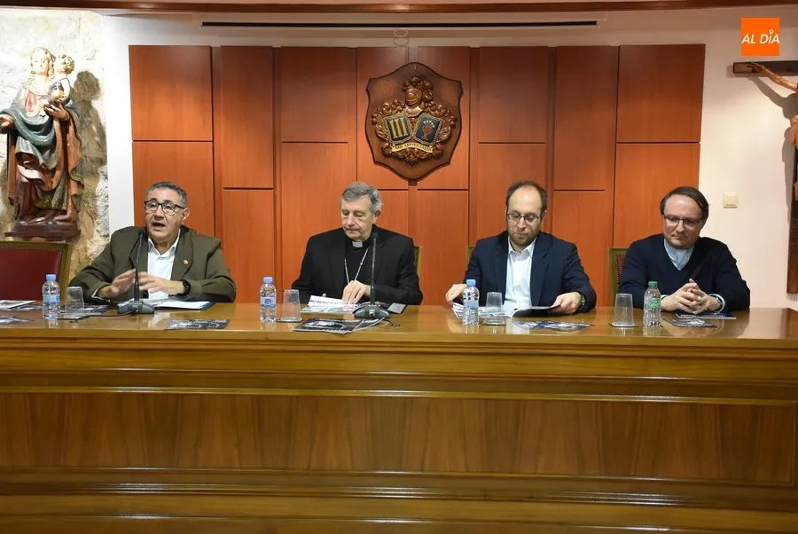 Foto 3 - Concurrida presentaci&oacute;n de la Revista de la Semana Santa, que estrena formato m&aacute;s ordenado