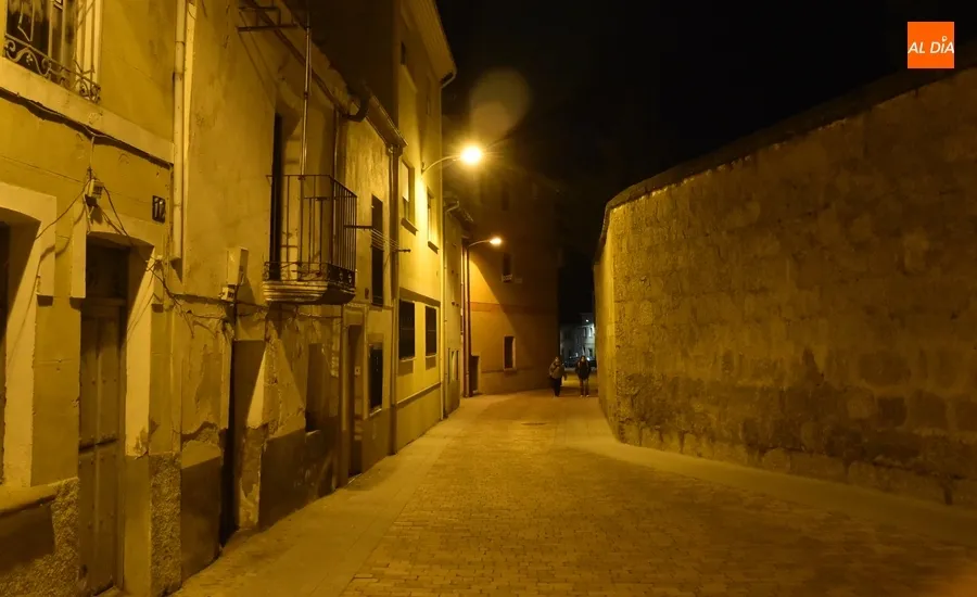 Foto 2 - El Paseo Carmelitas y varias calles aleda&ntilde;as se pasar&aacute;n a los leds antes de acabar marzo