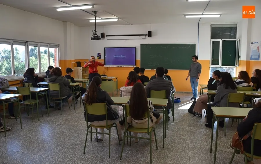 Foto 2 - El IES Fray Diego da a conocer la &ldquo;oportunidad&rdquo; que supone en Ciudad Rodrigo el Bachillerato General