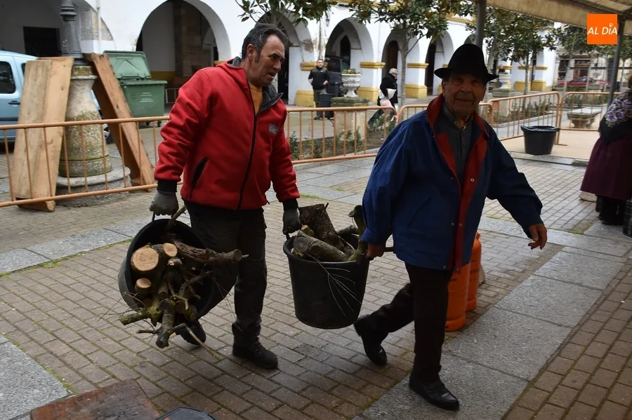 Foto 6 - Ciudad Rodrigo vive una Feria de Botijeros pasada por agua pero con cierto ambiente