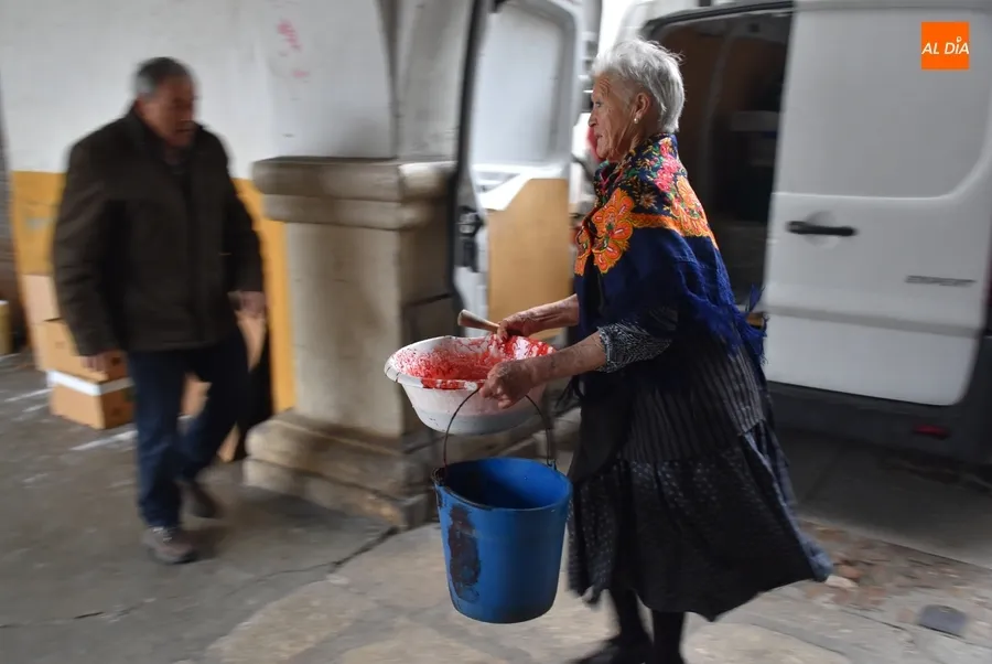 Foto 7 - Ciudad Rodrigo vive una Feria de Botijeros pasada por agua pero con cierto ambiente