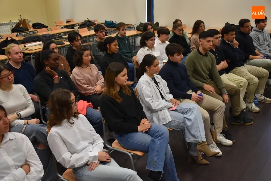 Foto 8 - Una treintena de j&oacute;venes busca soluciones a los problemas de movilidad de Ciudad Rodrigo