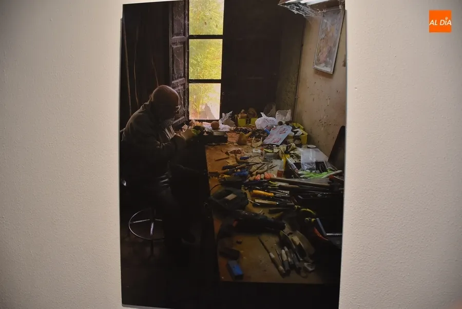Foto 3 - Jes&uacute;s Rodr&iacute;guez Lemus muestra sus creaciones con asta de toro en la Casa de la Cultura