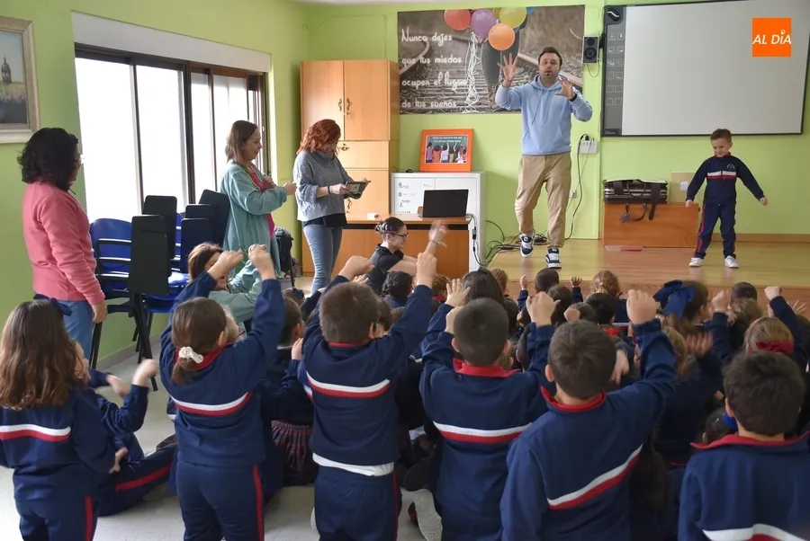 Foto 7 - El Mago Xuso visita a los alumnos de Misioneras-Santa Teresa