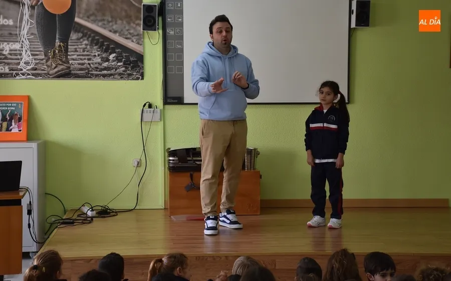 Foto 8 - El Mago Xuso visita a los alumnos de Misioneras-Santa Teresa