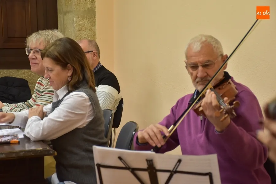 Foto 2 - Presentado en Mir&oacute;briga, con m&uacute;sica incluida, el nuevo libro de Jos&eacute; Antonio Mart&iacute;n Vi&ntilde;as