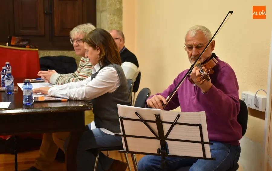 Foto 3 - Presentado en Mir&oacute;briga, con m&uacute;sica incluida, el nuevo libro de Jos&eacute; Antonio Mart&iacute;n Vi&ntilde;as