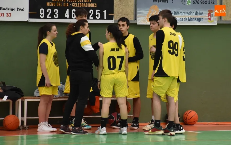 Foto 2 - #M [1-3 MAR] Cara y cruz para los mirobrigenses en la inusual doble cita de basket en Conde de Fox&aacute;