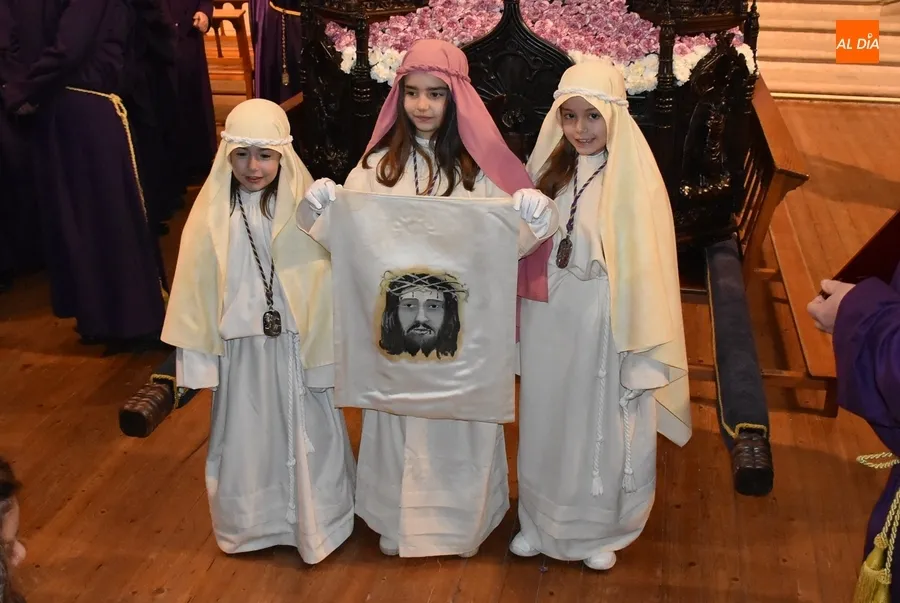 Foto 3 - Trasladado bajo la lluvia el paso de Jes&uacute;s Nazareno hasta el Seminario